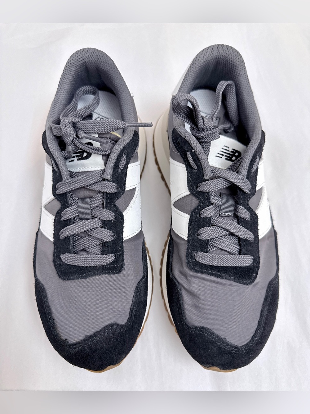 New Balance Women’s 237 sneakers in black in size 7 - Picture 6 of 8
